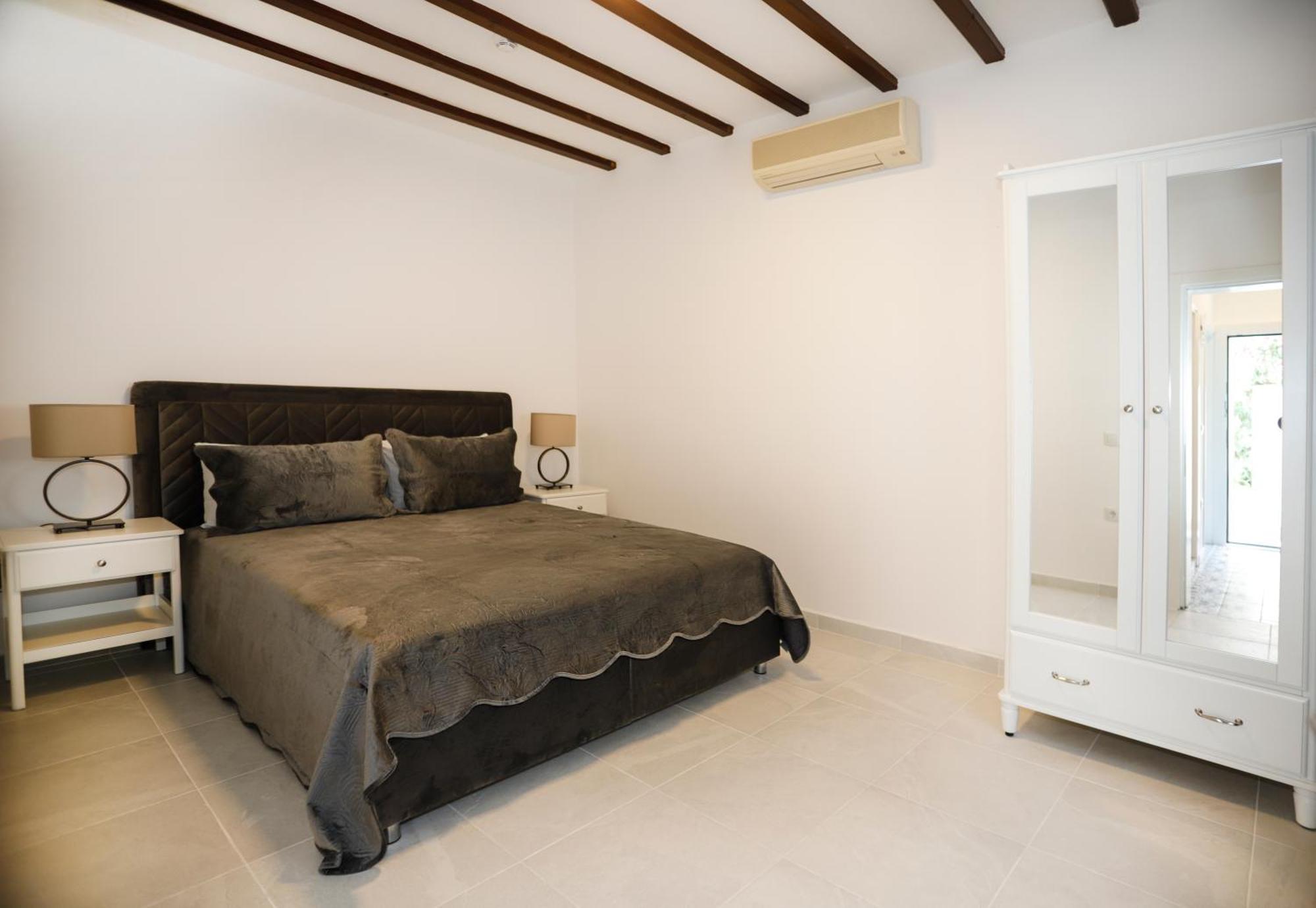 Flag Suites +12 Bodrum Bilik gambar