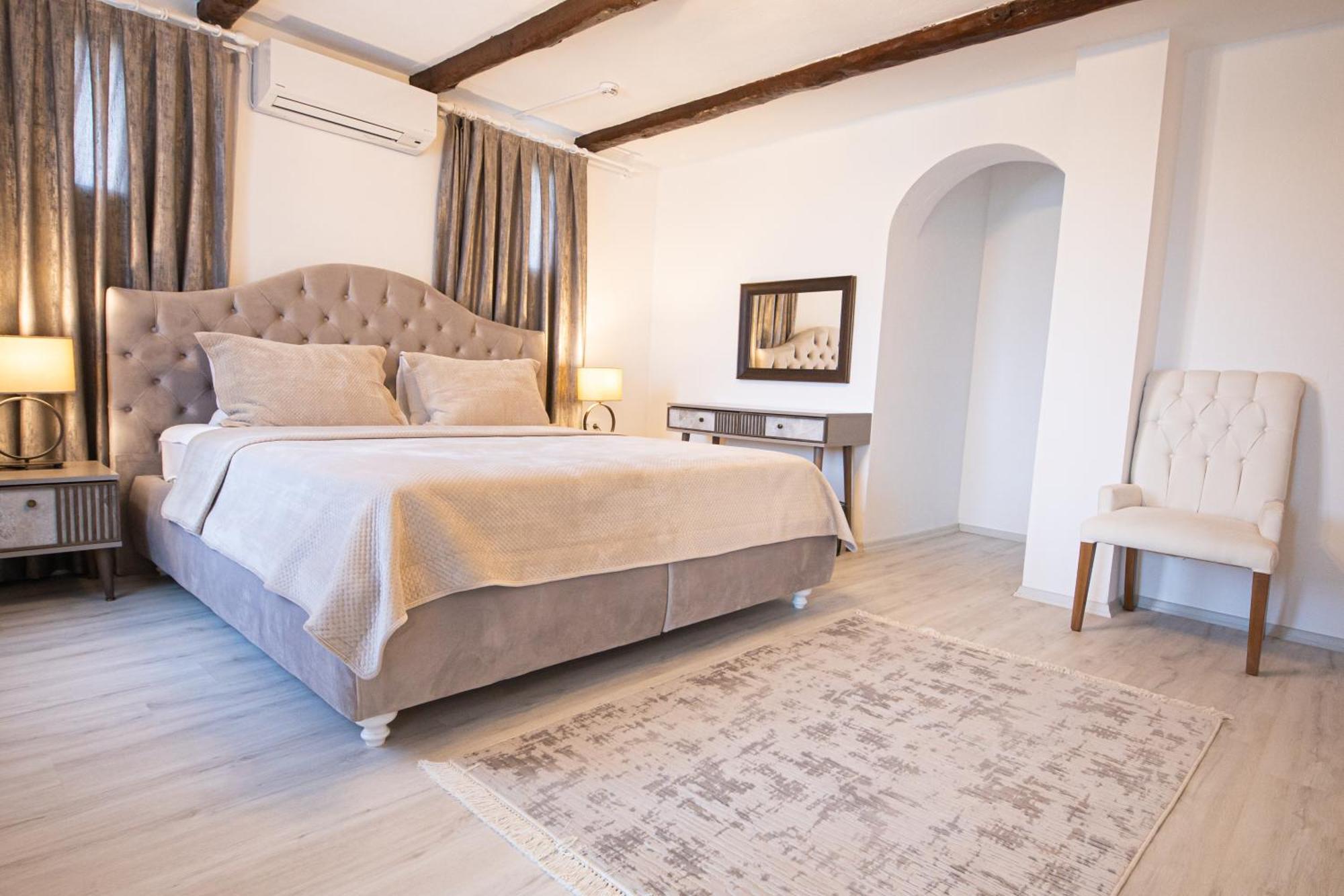 Flag Suites +12 Bodrum Bilik gambar